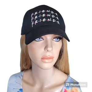 FRIENDS Baseball Cap in black